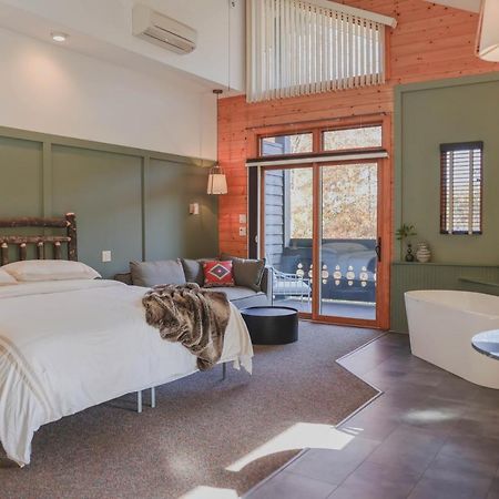 Outland Chalet & Suites Great Smoky Mountains Whittier Екстериор снимка