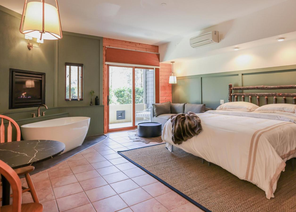 Outland Chalet & Suites Great Smoky Mountains Whittier Екстериор снимка
