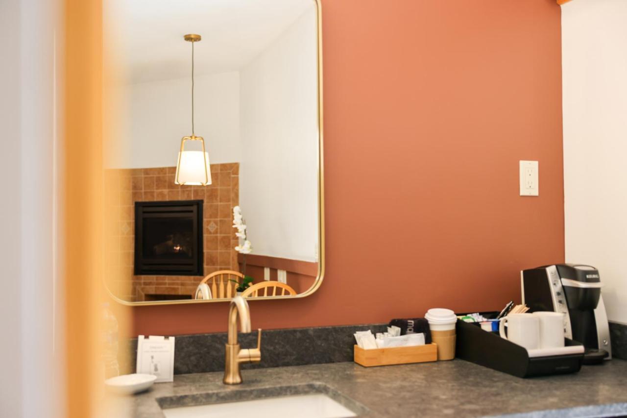 Outland Chalet & Suites Great Smoky Mountains Whittier Екстериор снимка