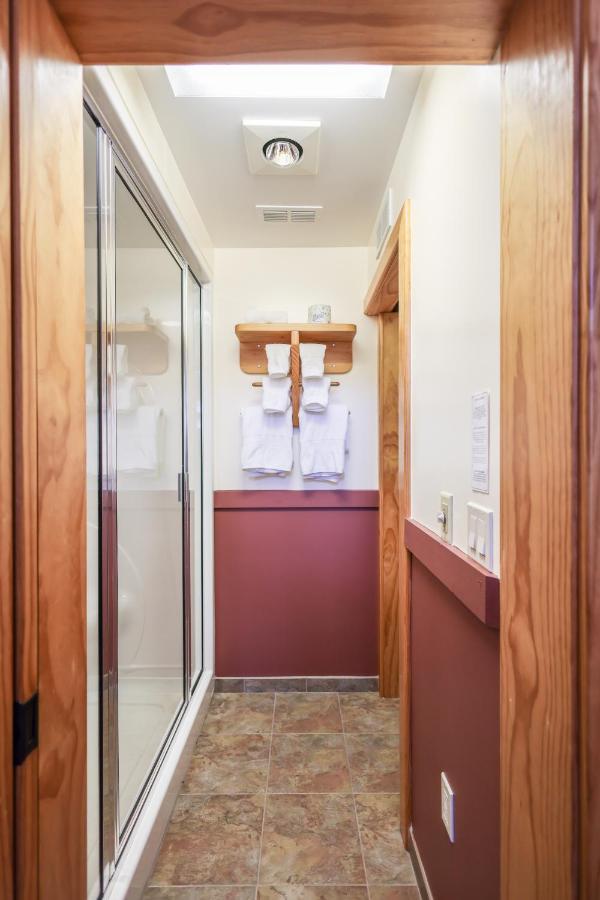 Outland Chalet & Suites Great Smoky Mountains Whittier Екстериор снимка