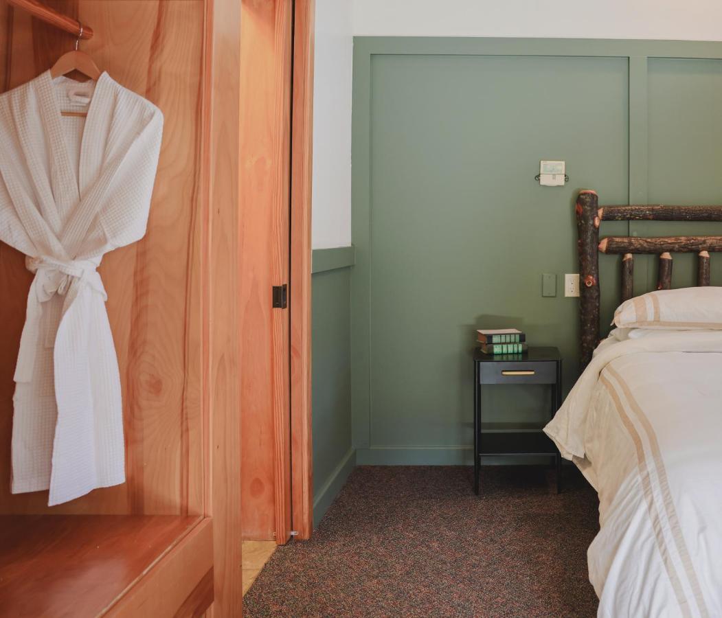 Outland Chalet & Suites Great Smoky Mountains Whittier Екстериор снимка