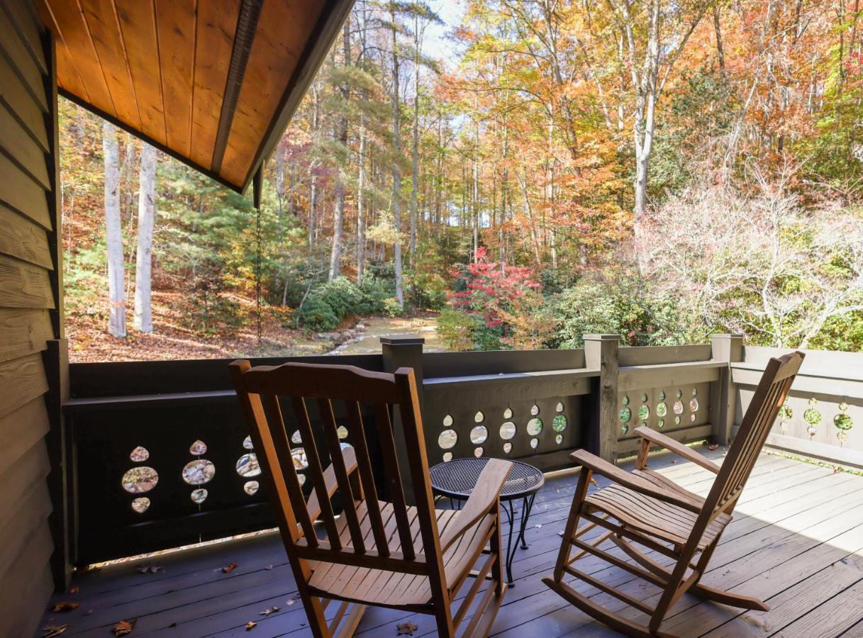 Outland Chalet & Suites Great Smoky Mountains Whittier Стая снимка